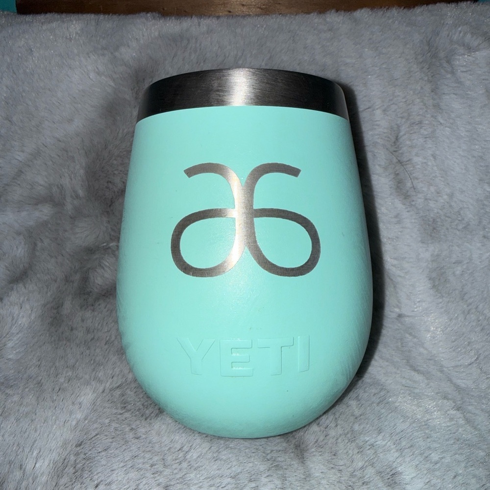 Yeti Rambler Wine Tumbler, with Arbonne logo **read description**